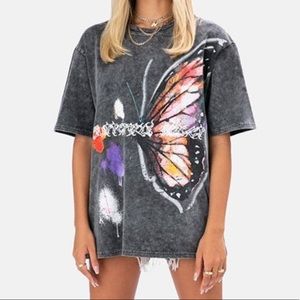 adika Butterfly Effect Oversized tee